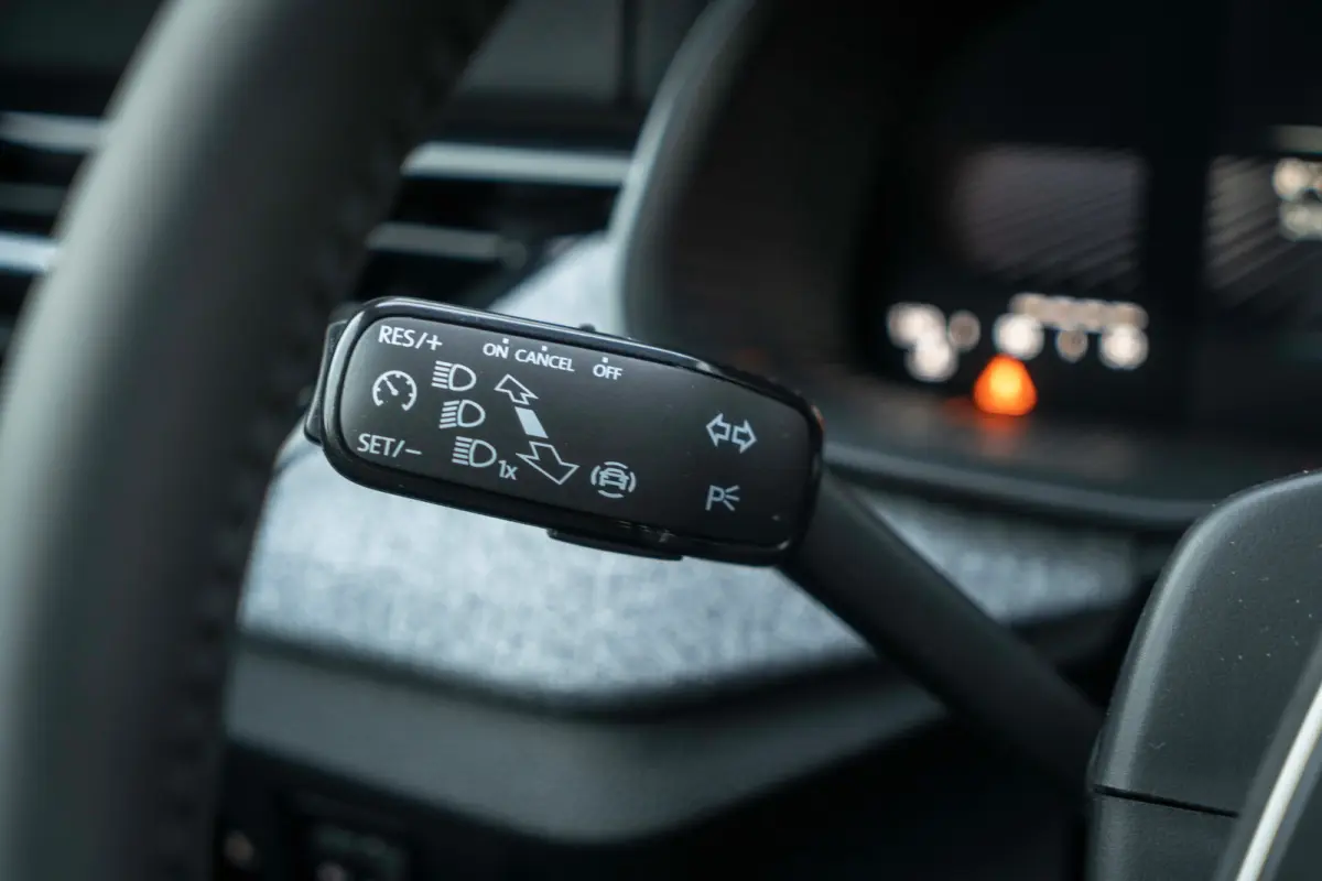 Selection | Cruise control met speedlimiter | Driver Activity Assistant, vermoeidheid waarschuwingssysteem | Front Assist, proactief remsysteem