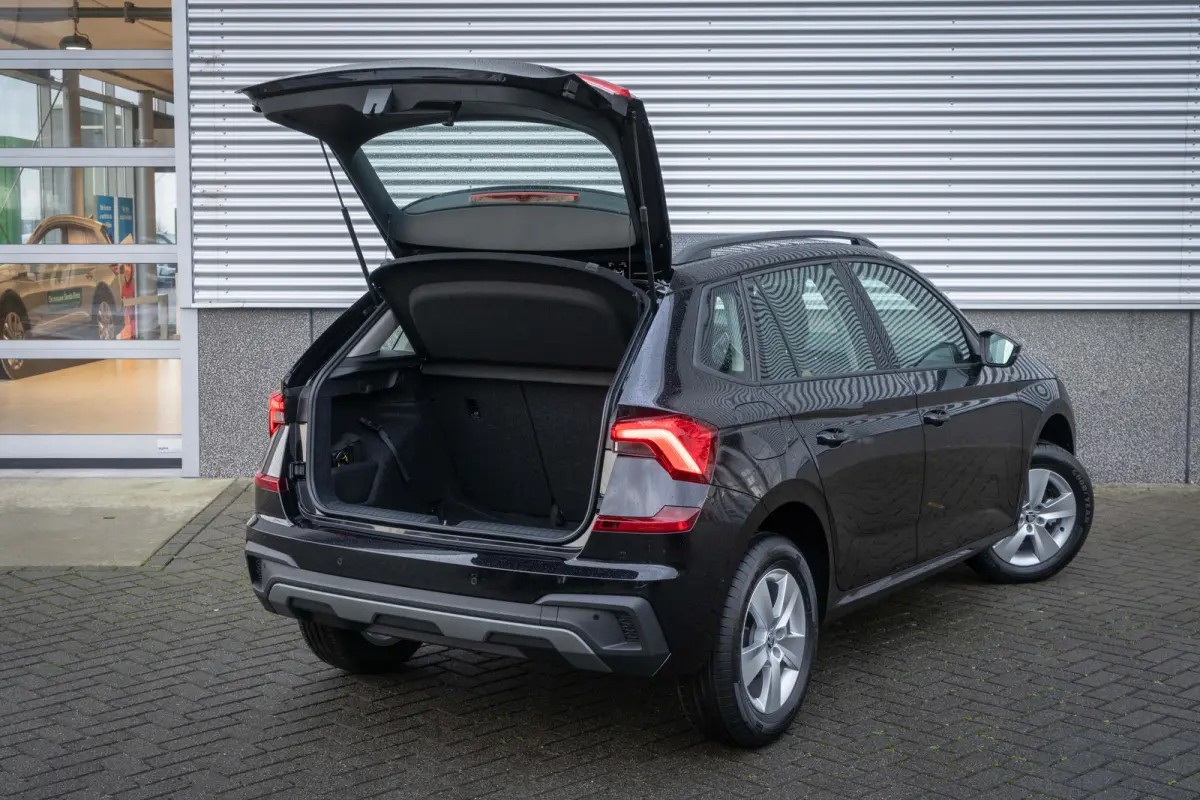 Selection | Cruise control met speedlimiter | Driver Activity Assistant, vermoeidheid waarschuwingssysteem | Front Assist, proactief remsysteem