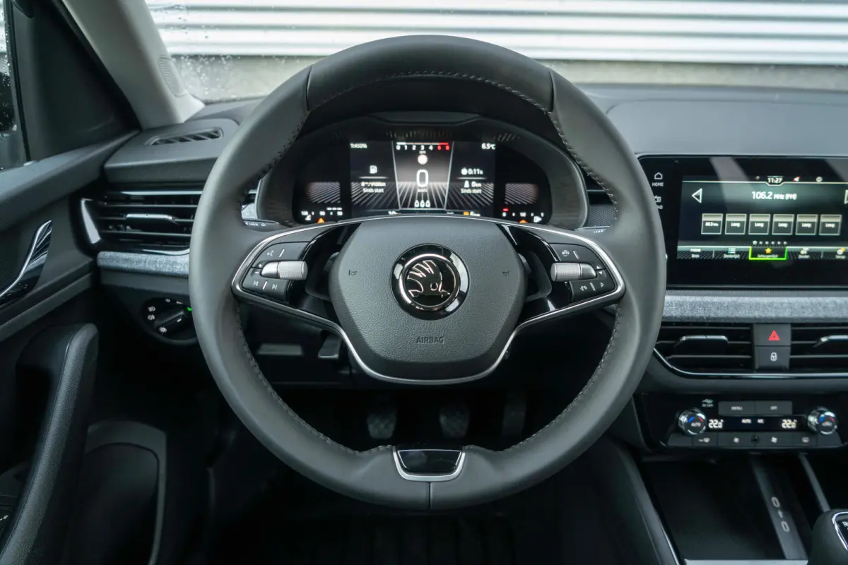 Selection | Cruise control met speedlimiter | Driver Activity Assistant, vermoeidheid waarschuwingssysteem | Front Assist, proactief remsysteem