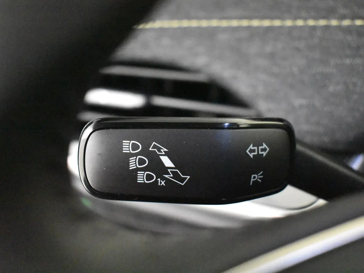 Business Edition | Cruise control met speedlimiter | Driving mode select | LED interieurverlichting inclusief sfeerverlichting