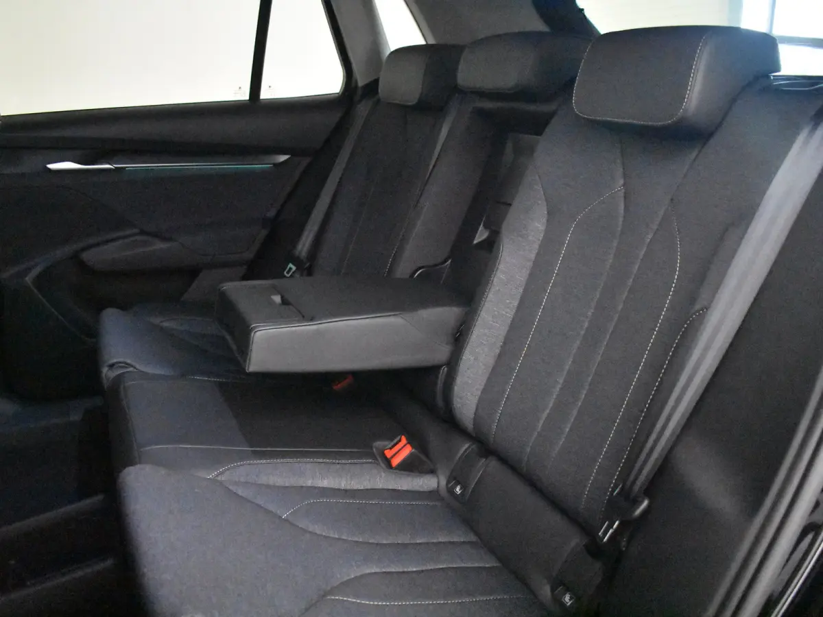 Business Edition | Cruise control met speedlimiter | Driving mode select | LED interieurverlichting inclusief sfeerverlichting