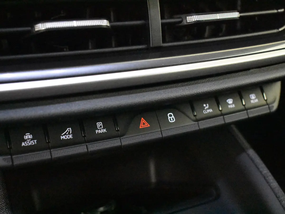 Business Edition | Cruise control met speedlimiter | Driving mode select | LED interieurverlichting inclusief sfeerverlichting