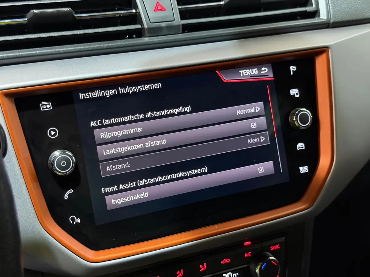 1.0 TSI BEATS LED/VIRTUAL/SFEERV/NAVI/CARPLAY/CRUISE/CAMERA/PDC/HALF-LEDER-ALCANTARA/CLIMATE/12-MND-GARANTIE