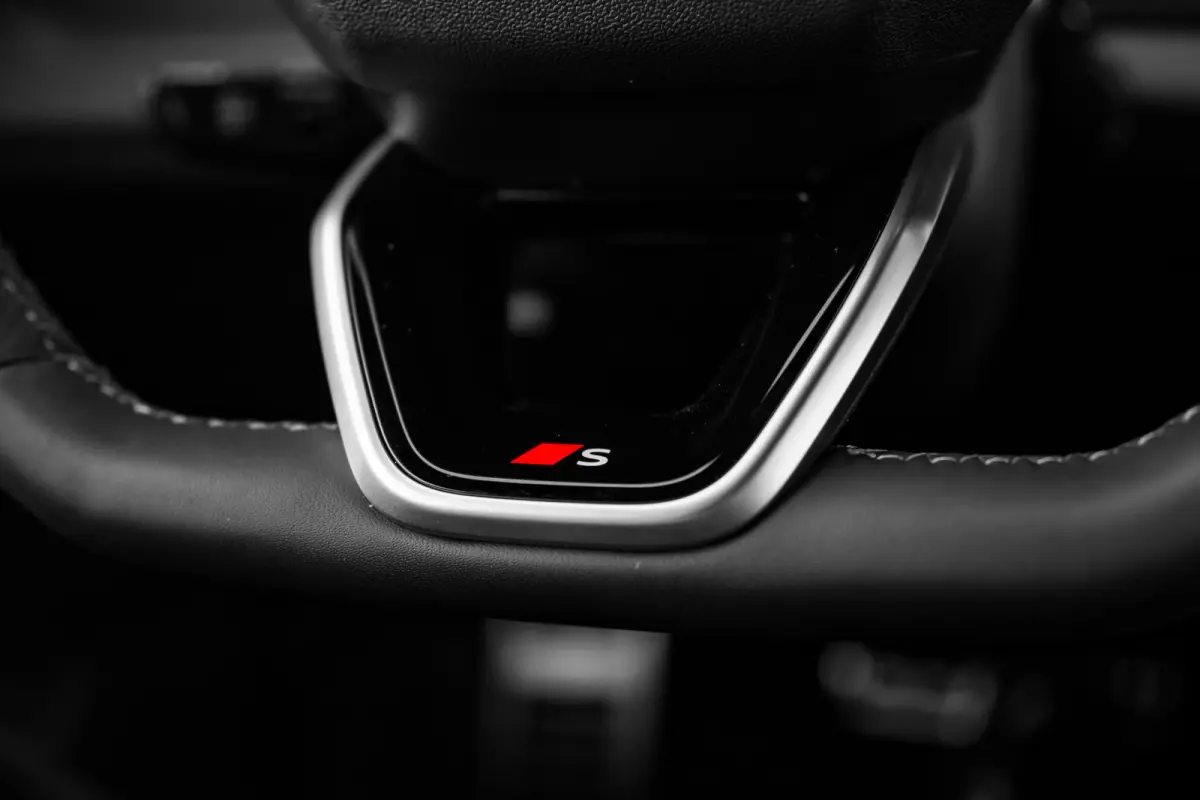 S edition | Adaptive air suspension | Adaptive cruise control | Audi sound system