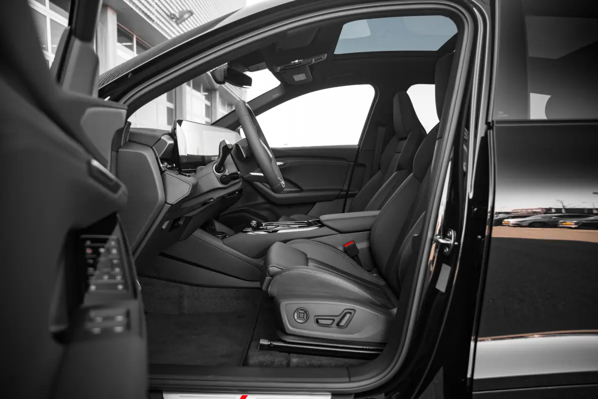 S edition | Adaptive air suspension | Adaptive cruise control | Audi sound system
