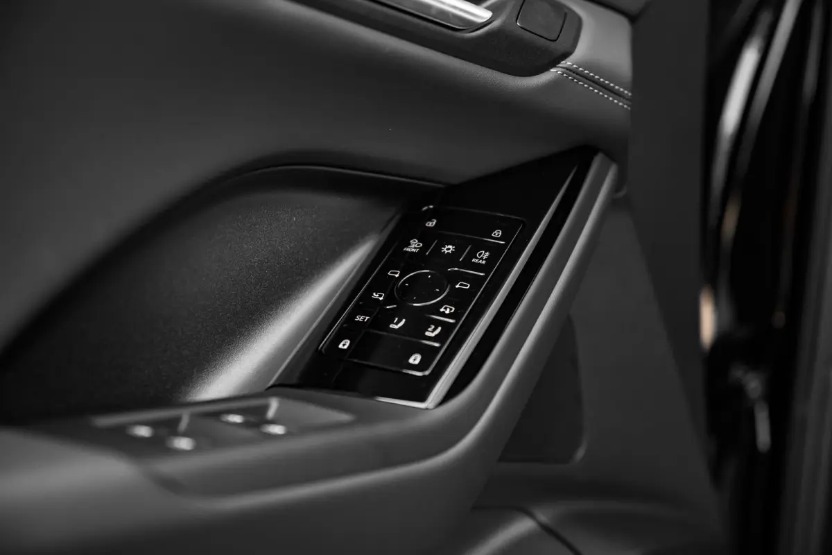 S edition | Adaptive air suspension | Adaptive cruise control | Audi sound system