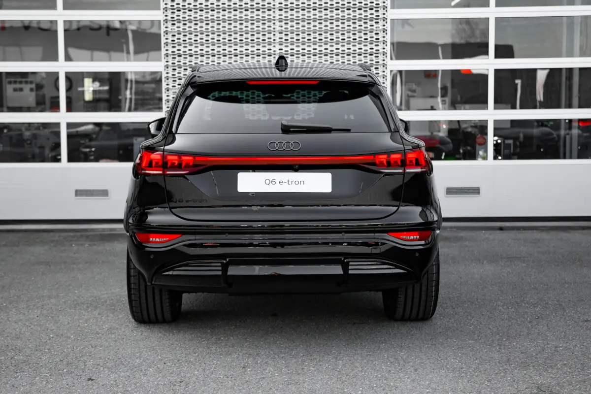 S edition | Adaptive air suspension | Adaptive cruise control | Audi sound system