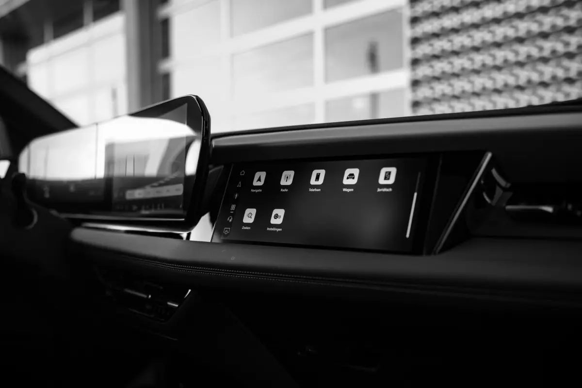 S edition | Adaptive air suspension | Adaptive cruise control | Audi sound system