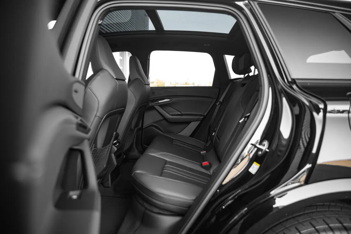 S edition | Adaptive air suspension | Adaptive cruise control | Audi sound system