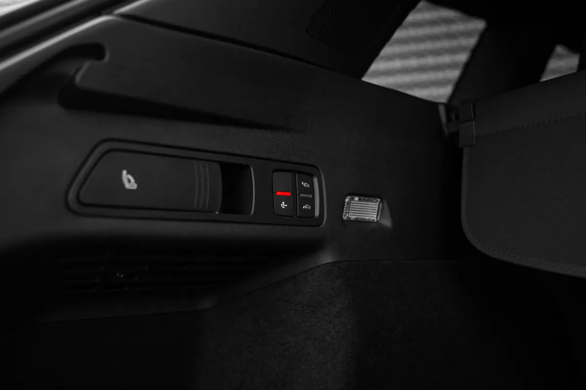 S edition | Adaptive air suspension | Adaptive cruise control | Audi sound system