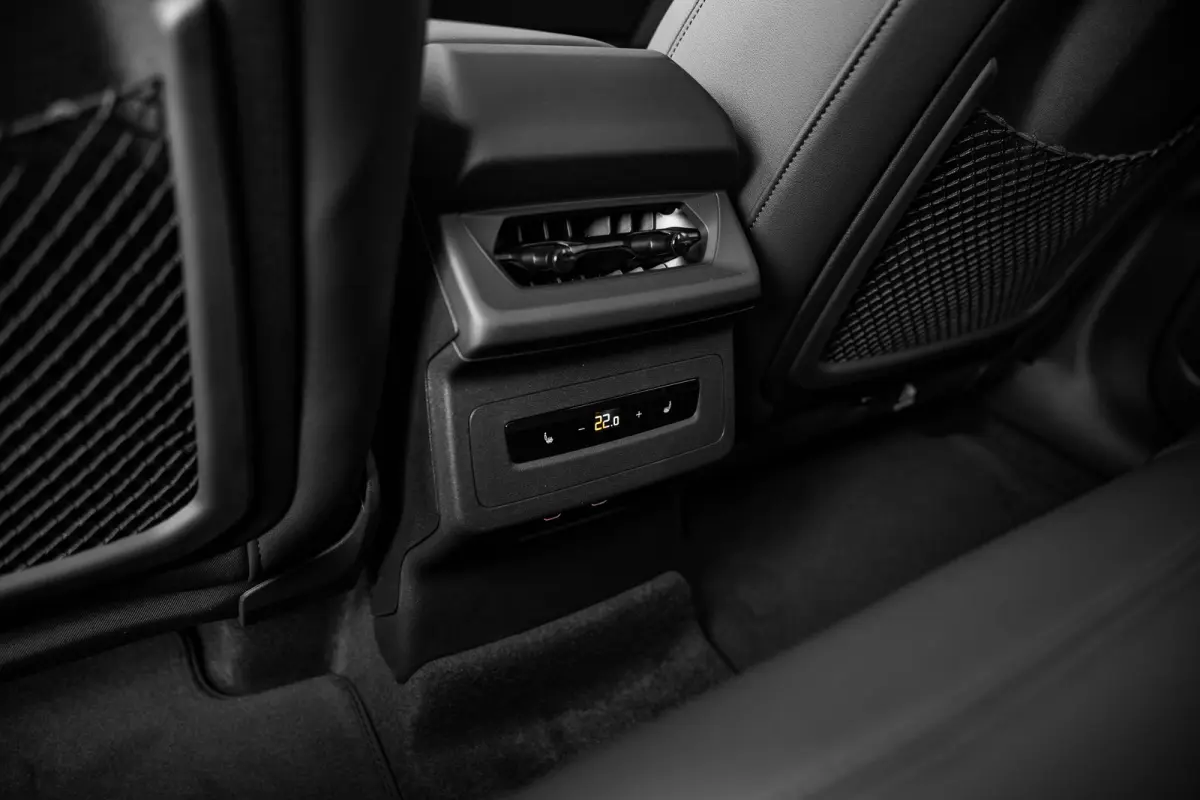 S edition | Adaptive air suspension | Adaptive cruise control | Audi sound system