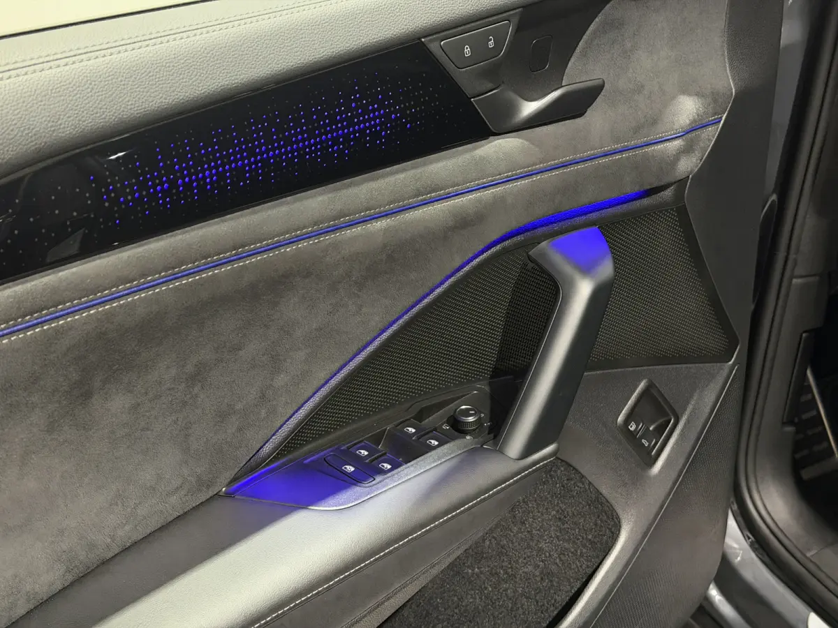 1.5 eHybrid R-Line Edition | Trekhaak | H&K Audio | Panoramadak | Black Style | Winterpakket plus