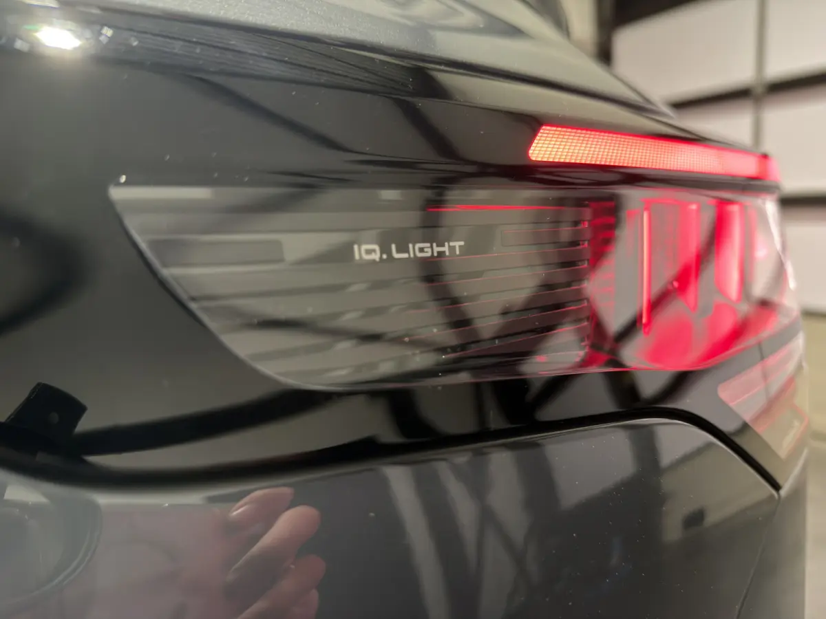 1.5 eHybrid R-Line Edition | Trekhaak | H&K Audio | Panoramadak | Black Style | Winterpakket plus