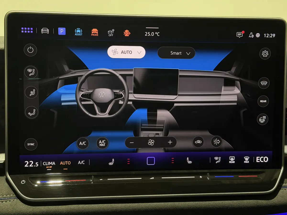 1.5 eHybrid R-Line Edition | Trekhaak | H&K Audio | Panoramadak | Black Style | Winterpakket plus