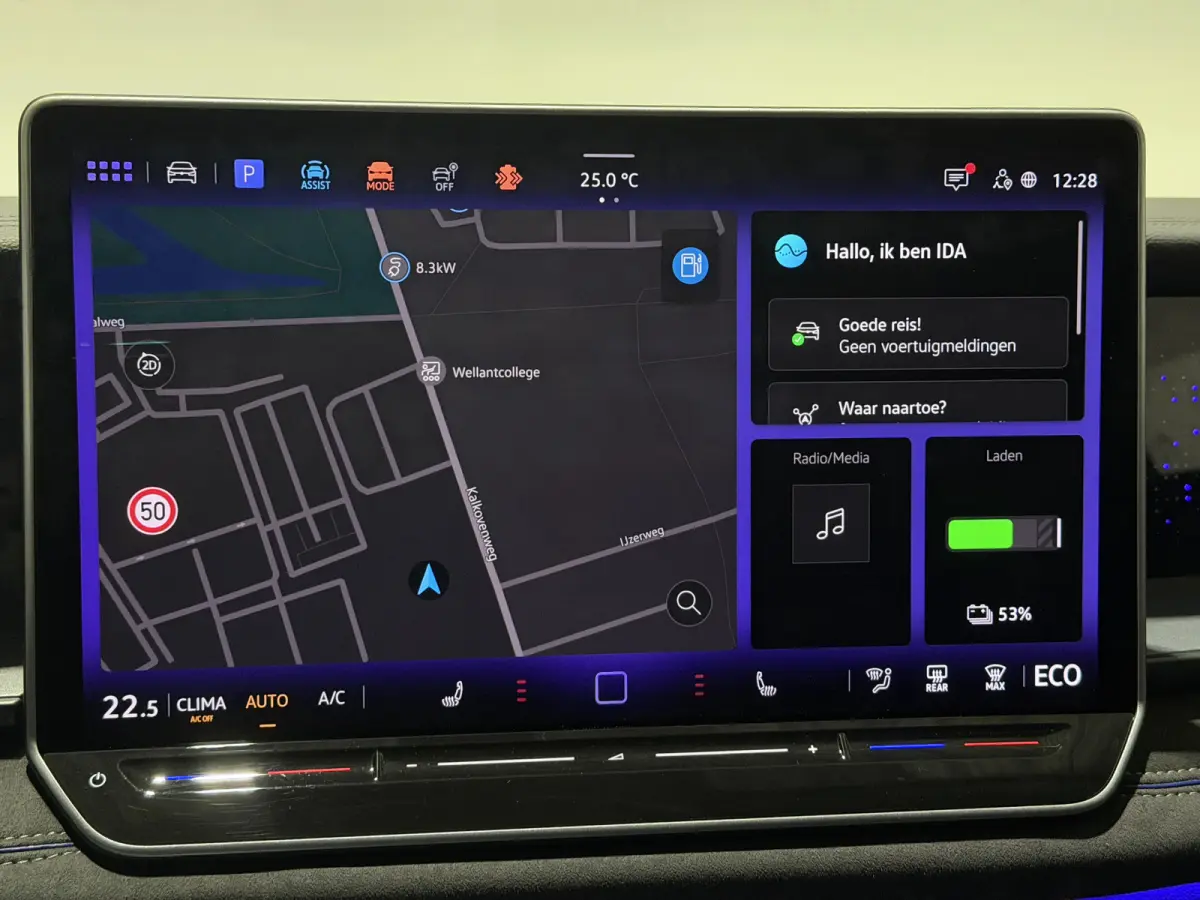 1.5 eHybrid R-Line Edition | Trekhaak | H&K Audio | Panoramadak | Black Style | Winterpakket plus