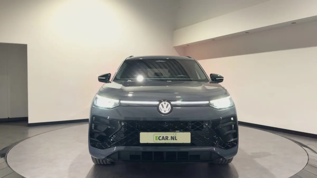 1.5 eHybrid R-Line Edition | Trekhaak | H&K Audio | Panoramadak | Black Style | Winterpakket plus