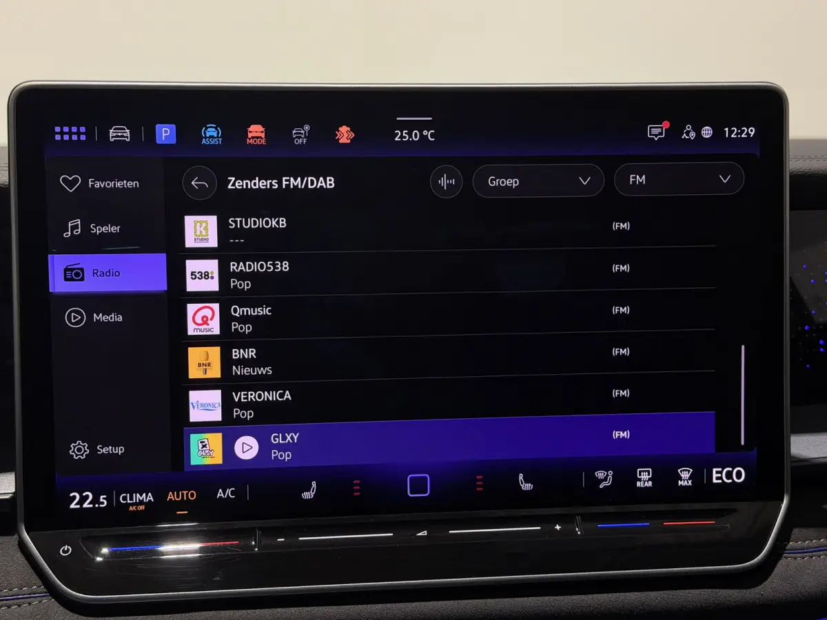 1.5 eHybrid R-Line Edition | Trekhaak | H&K Audio | Panoramadak | Black Style | Winterpakket plus