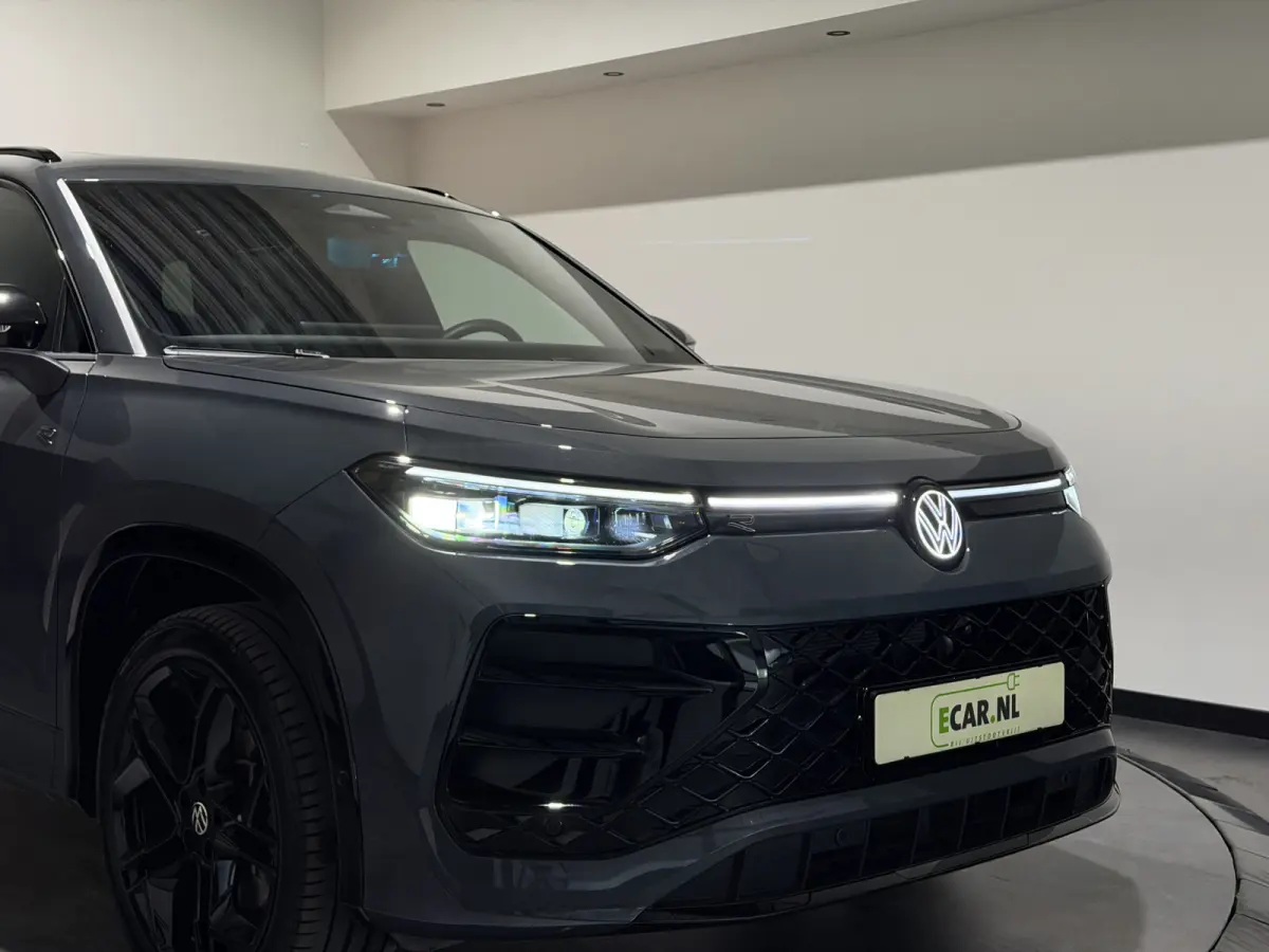 1.5 eHybrid R-Line Edition | Trekhaak | H&K Audio | Panoramadak | Black Style | Winterpakket plus