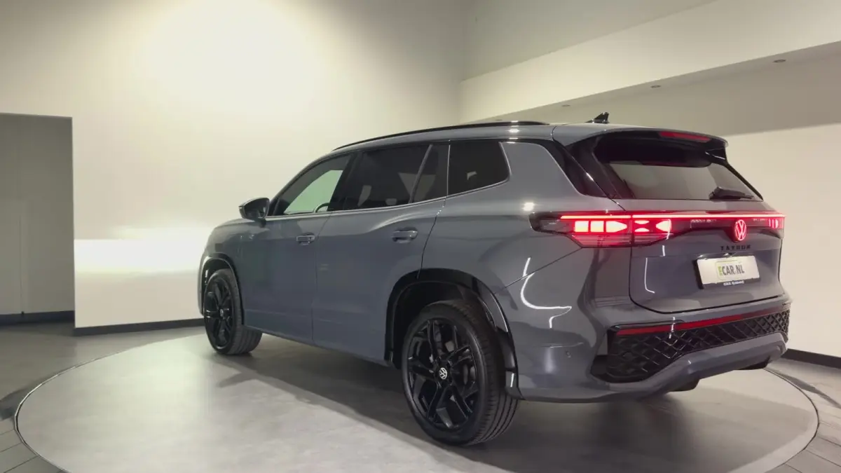 1.5 eHybrid R-Line Edition | Trekhaak | H&K Audio | Panoramadak | Black Style | Winterpakket plus