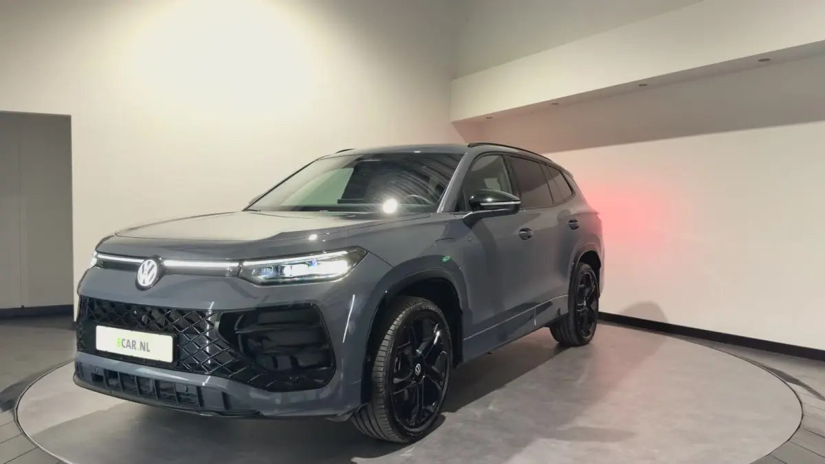 1.5 eHybrid R-Line Edition | Trekhaak | H&K Audio | Panoramadak | Black Style | Winterpakket plus