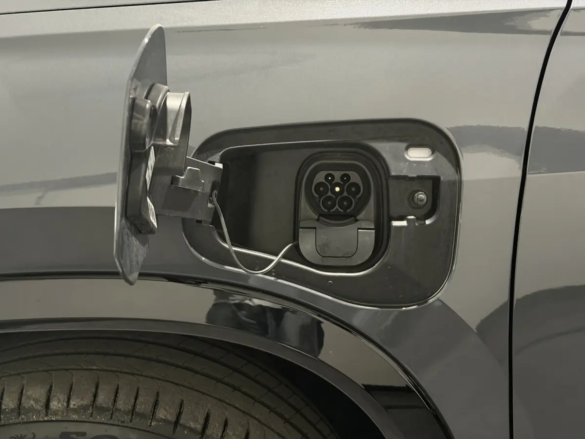 1.5 eHybrid R-Line Edition | Trekhaak | H&K Audio | Panoramadak | Black Style | Winterpakket plus