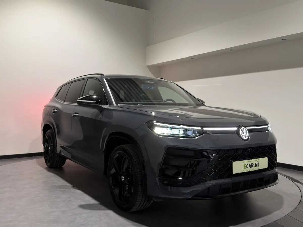 1.5 eHybrid R-Line Edition | Trekhaak | H&K Audio | Panoramadak | Black Style | Winterpakket plus
