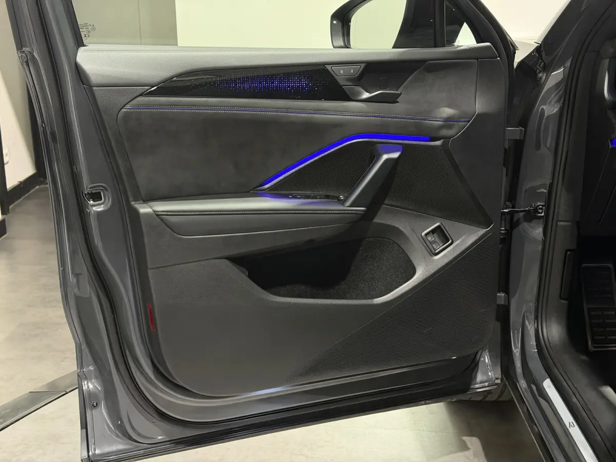 1.5 eHybrid R-Line Edition | Trekhaak | H&K Audio | Panoramadak | Black Style | Winterpakket plus