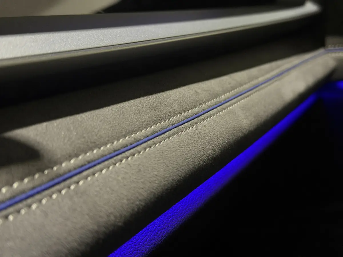 1.5 eHybrid R-Line Edition | Trekhaak | H&K Audio | Panoramadak | Black Style | Winterpakket plus
