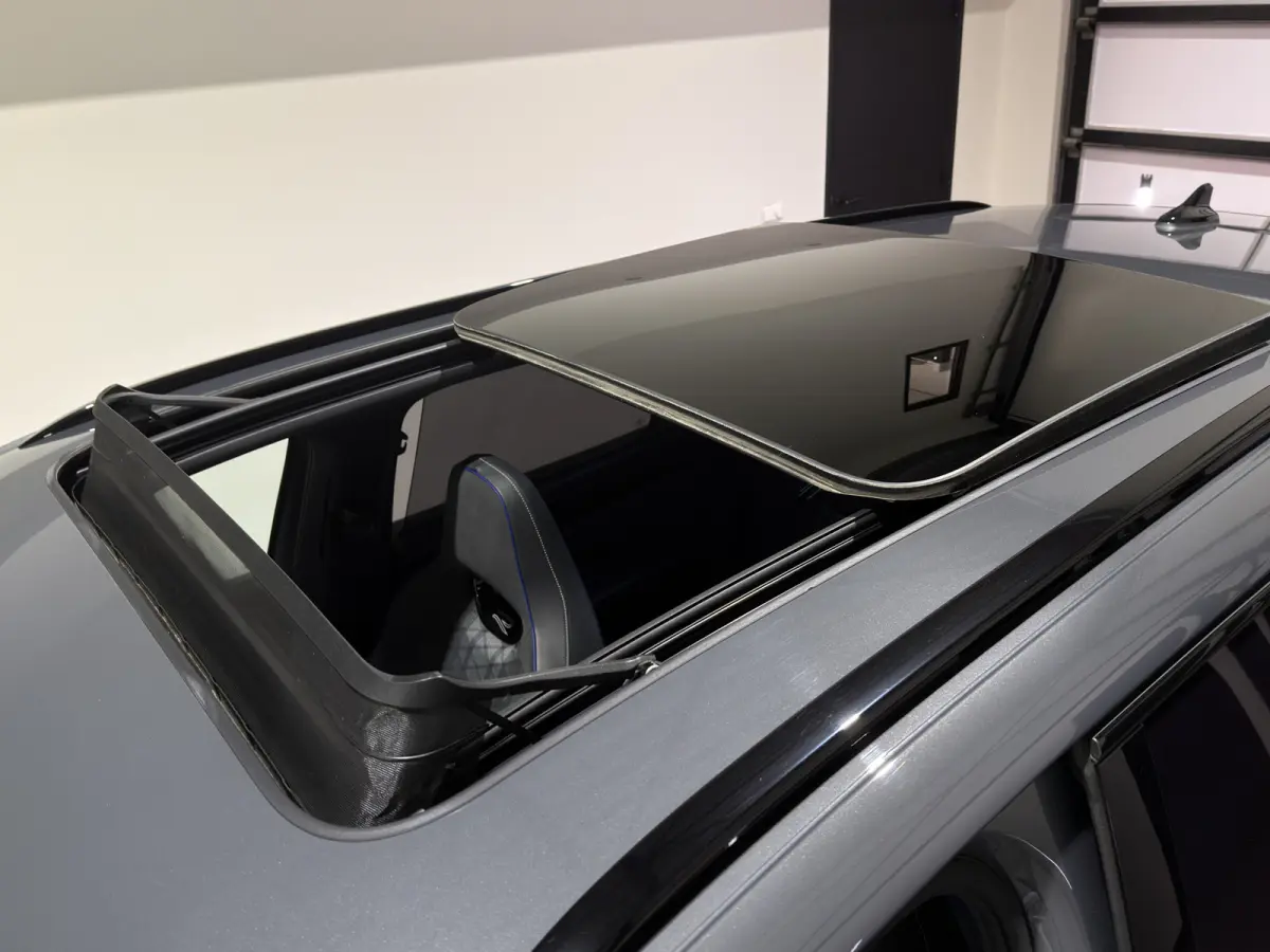 1.5 eHybrid R-Line Edition | Trekhaak | H&K Audio | Panoramadak | Black Style | Winterpakket plus