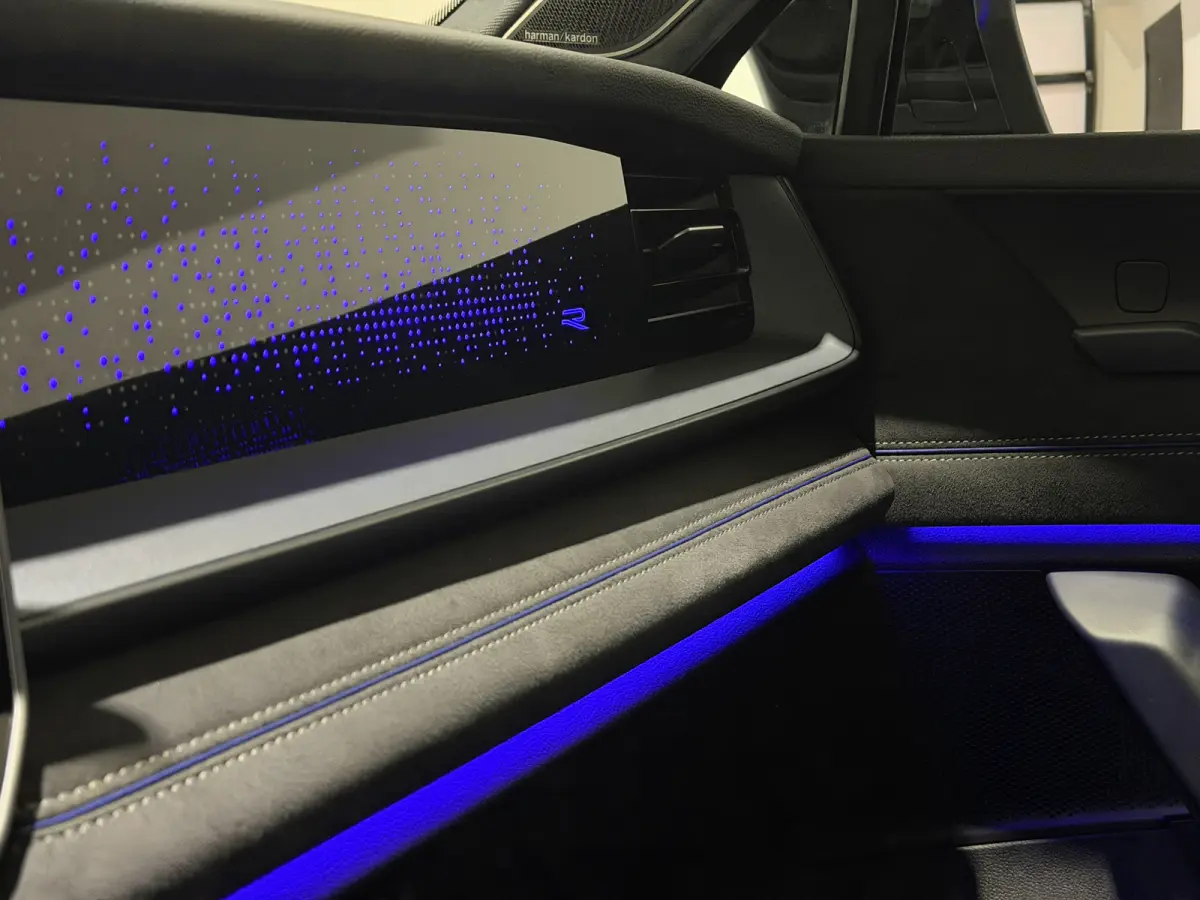 1.5 eHybrid R-Line Edition | Trekhaak | H&K Audio | Panoramadak | Black Style | Winterpakket plus