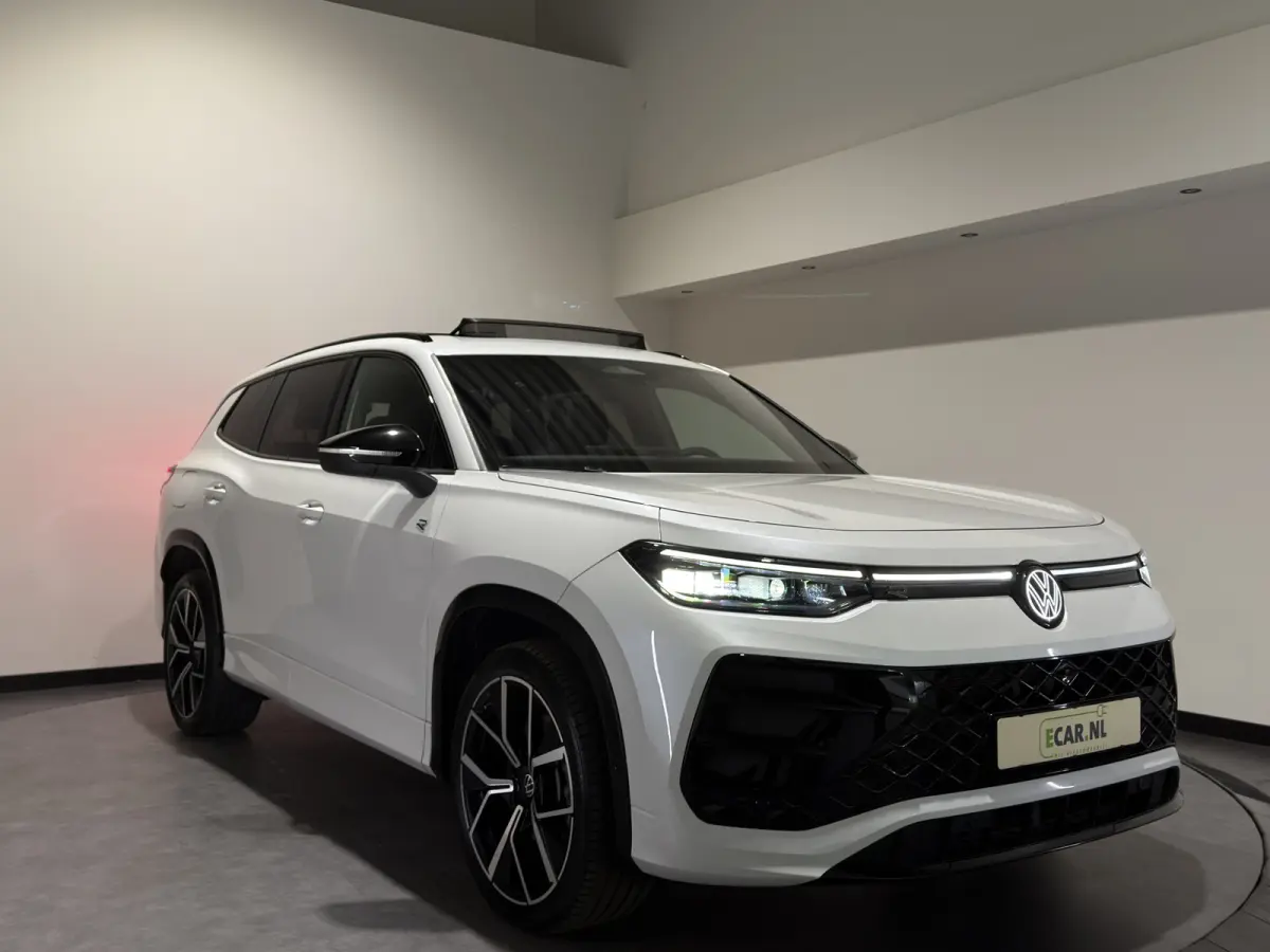 1.5 eHybrid R-Line Edition | Trekhaak | H&K Audio | Luxe Leder | Panoramadak | Stoel ventilatie