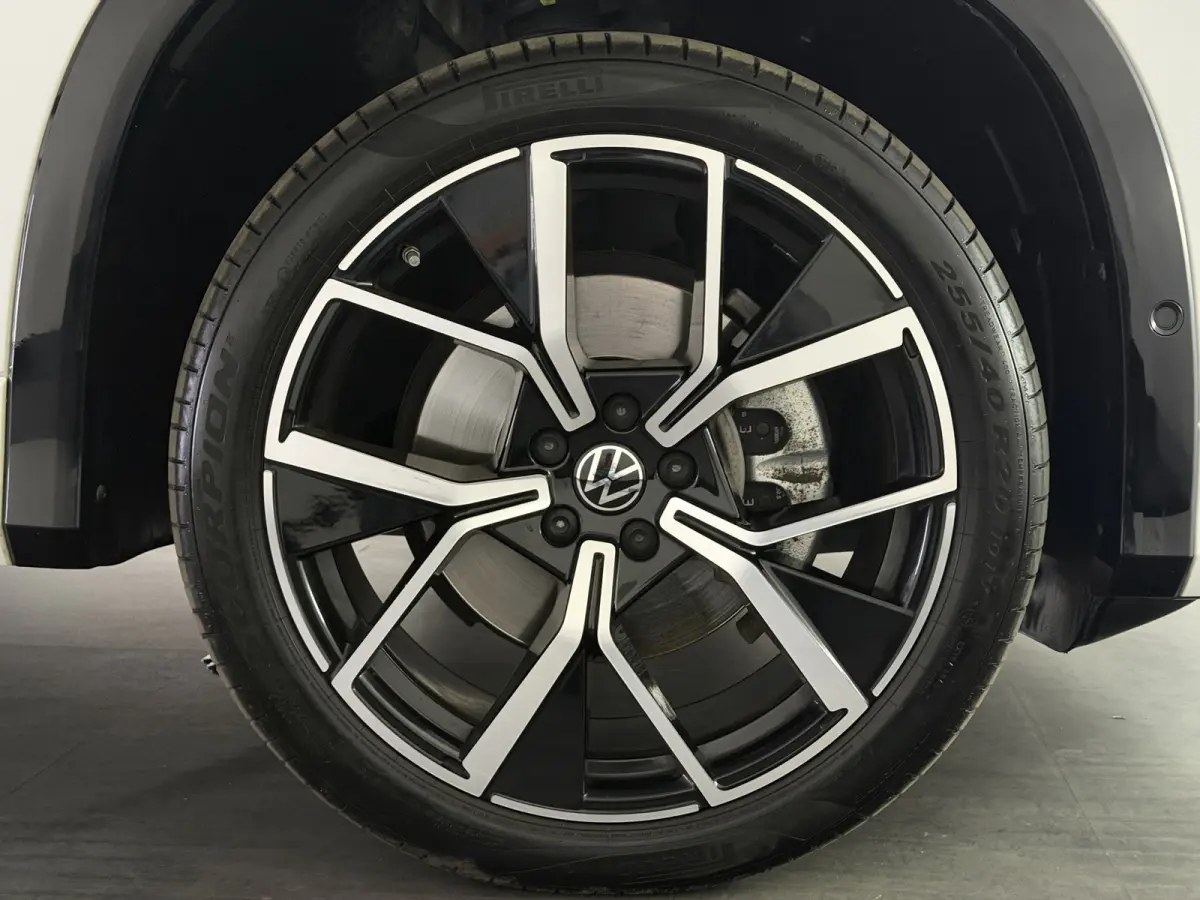 1.5 eHybrid R-Line Edition | Trekhaak | H&K Audio | Luxe Leder | Panoramadak | Stoel ventilatie