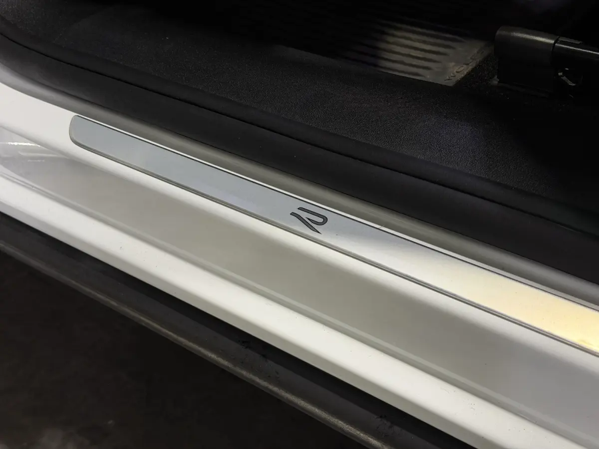 1.5 eHybrid R-Line Edition | Trekhaak | H&K Audio | Luxe Leder | Panoramadak | Stoel ventilatie