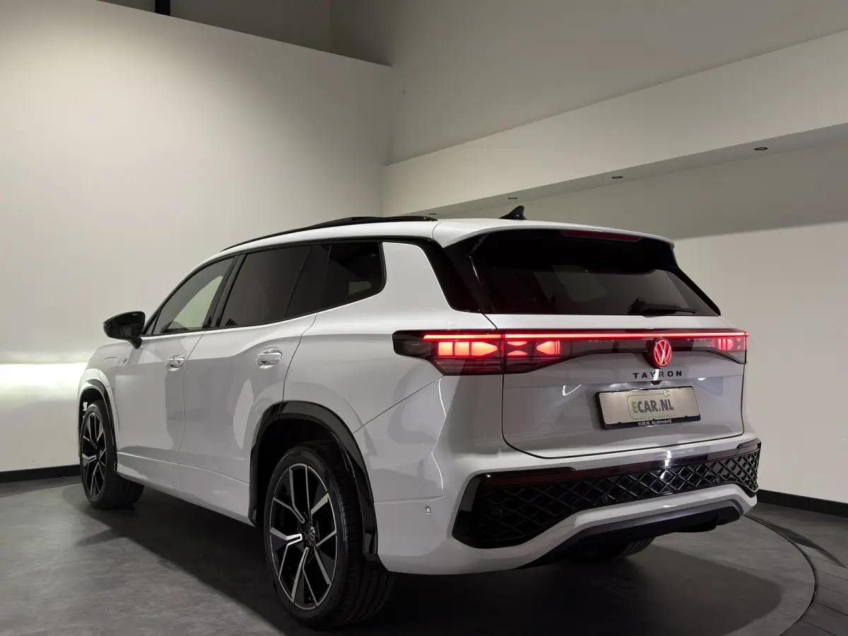 1.5 eHybrid R-Line Edition | Trekhaak | H&K Audio | Luxe Leder | Panoramadak | Stoel ventilatie