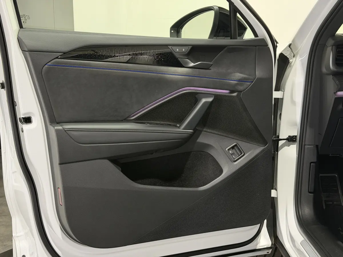 1.5 eHybrid R-Line Edition | Trekhaak | H&K Audio | Luxe Leder | Panoramadak | Stoel ventilatie