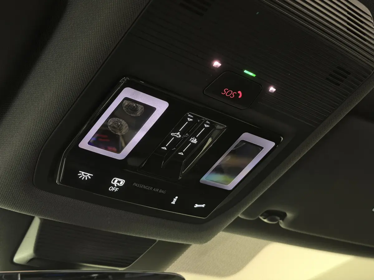 1.5 eHybrid R-Line Edition | Trekhaak | H&K Audio | Luxe Leder | Panoramadak | Stoel ventilatie