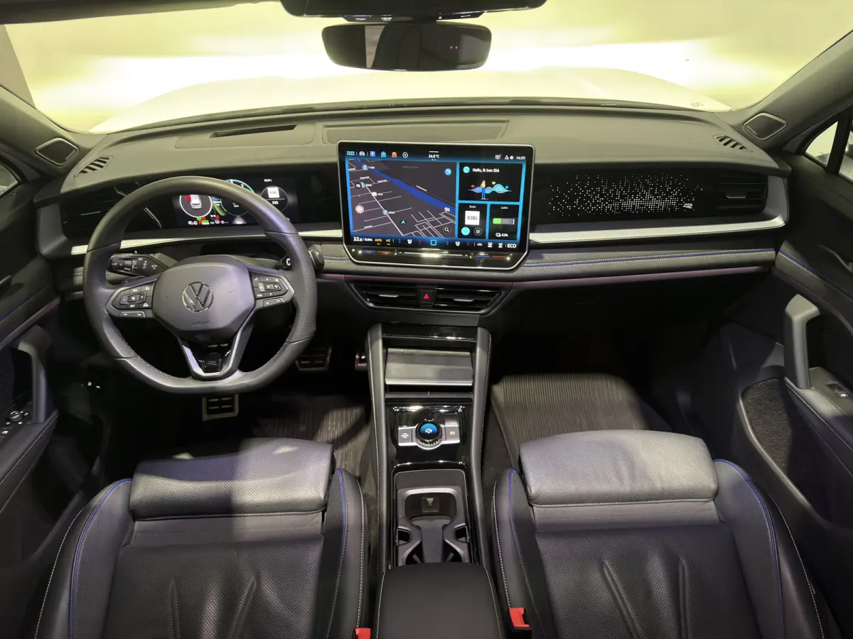 1.5 eHybrid R-Line Edition | Trekhaak | H&K Audio | Luxe Leder | Panoramadak | Stoel ventilatie