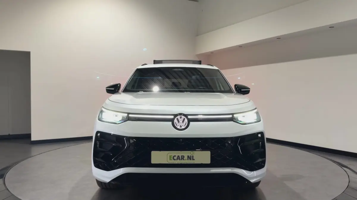 1.5 eHybrid R-Line Edition | Trekhaak | H&K Audio | Luxe Leder | Panoramadak | Stoel ventilatie