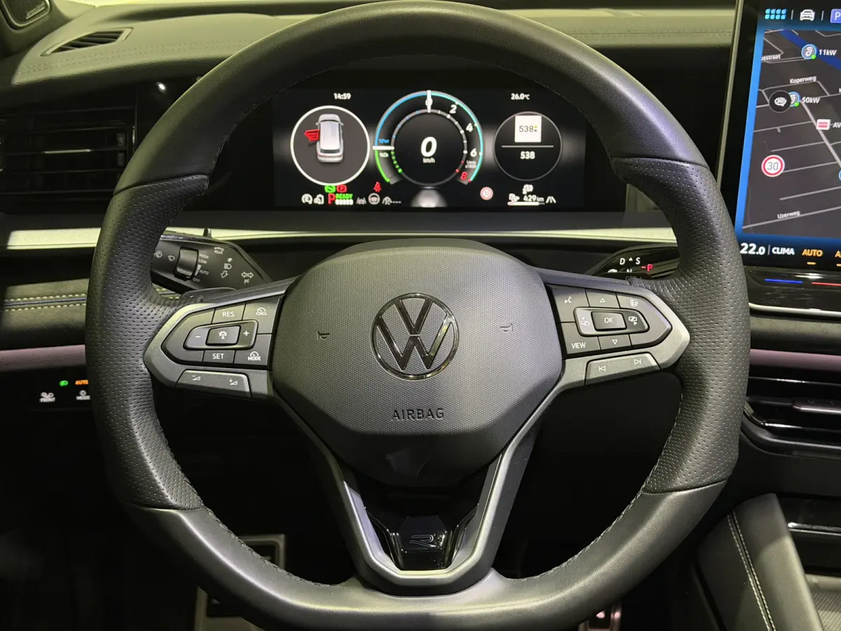 1.5 eHybrid R-Line Edition | Trekhaak | H&K Audio | Luxe Leder | Panoramadak | Stoel ventilatie