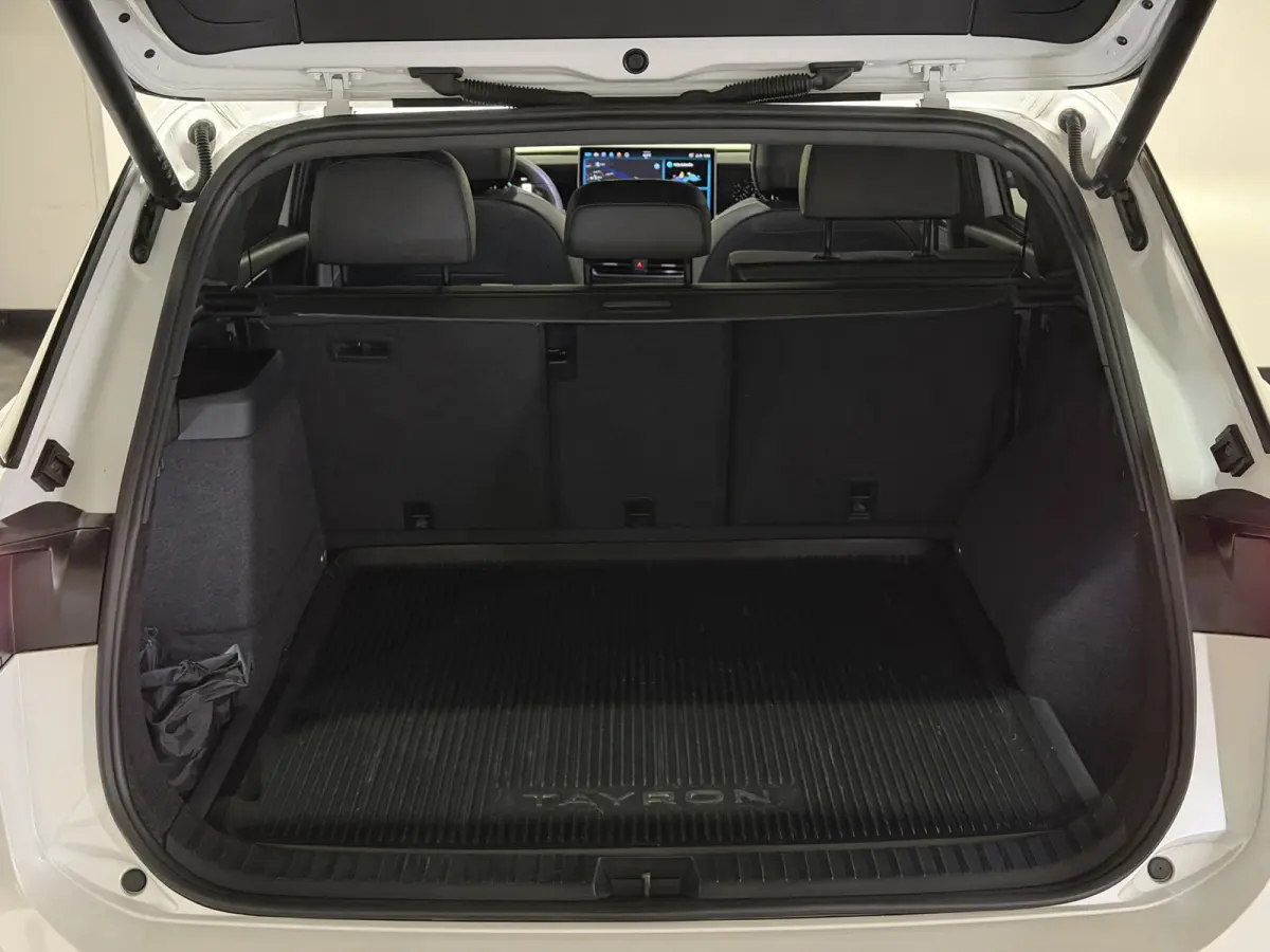 1.5 eHybrid R-Line Edition | Trekhaak | H&K Audio | Luxe Leder | Panoramadak | Stoel ventilatie