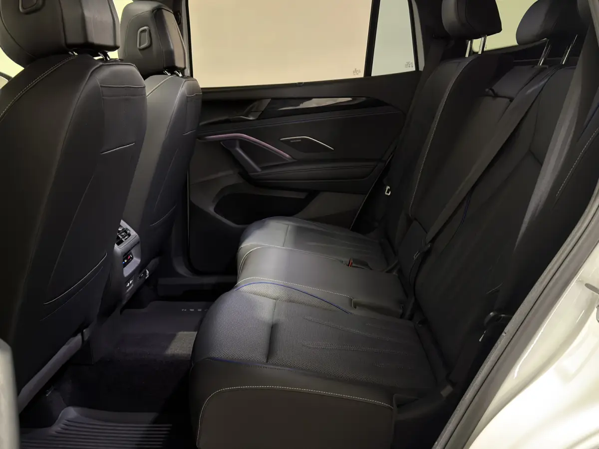 1.5 eHybrid R-Line Edition | Trekhaak | H&K Audio | Luxe Leder | Panoramadak | Stoel ventilatie