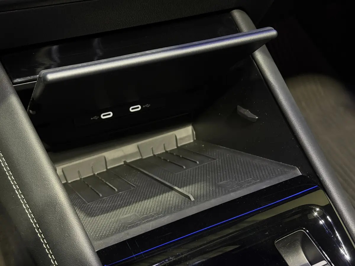 1.5 eHybrid R-Line Edition | Trekhaak | H&K Audio | Luxe Leder | Panoramadak | Stoel ventilatie