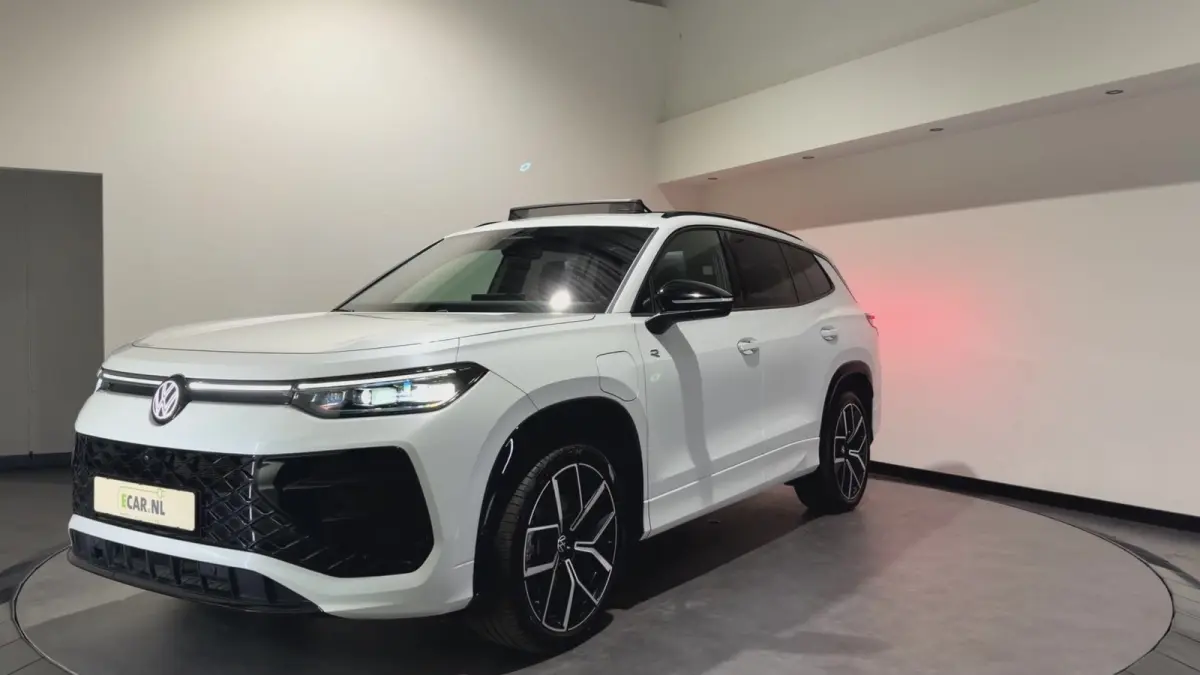 1.5 eHybrid R-Line Edition | Trekhaak | H&K Audio | Luxe Leder | Panoramadak | Stoel ventilatie