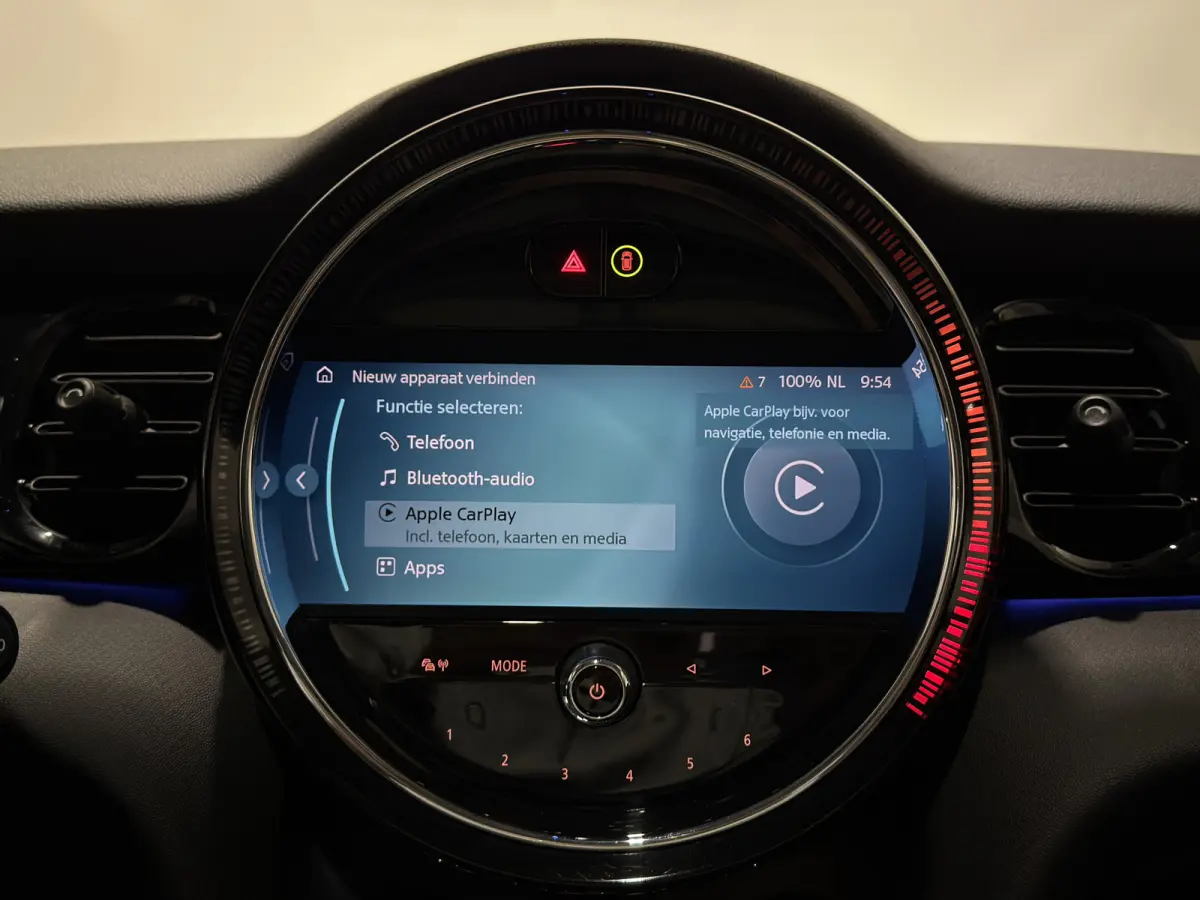 MINI Yours 33 kWh | SOH 95,3% | Panoramadak | Voorstoelen verwarmd | Apple CarPlay - Android Auto