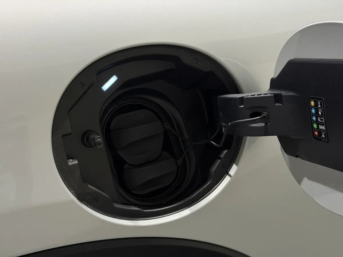 MINI Yours 33 kWh | SOH 95,3% | Panoramadak | Voorstoelen verwarmd | Apple CarPlay - Android Auto