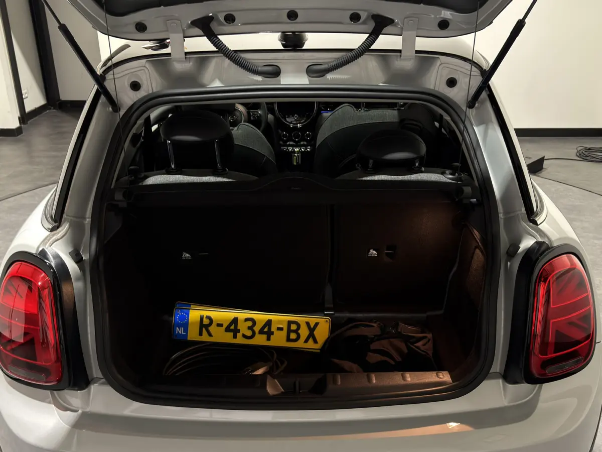 MINI Yours 33 kWh | SOH 95,3% | Panoramadak | Voorstoelen verwarmd | Apple CarPlay - Android Auto