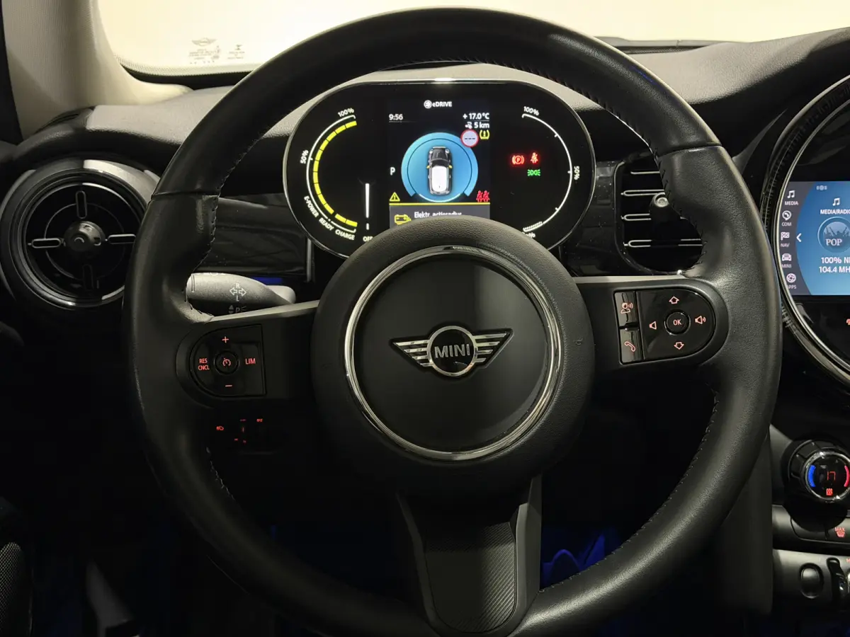 MINI Yours 33 kWh | SOH 95,3% | Panoramadak | Voorstoelen verwarmd | Apple CarPlay - Android Auto