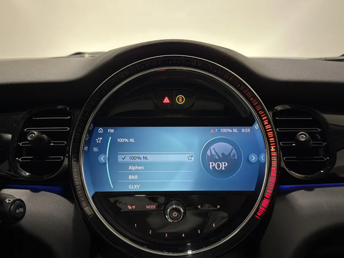 MINI Yours 33 kWh | SOH 95,3% | Panoramadak | Voorstoelen verwarmd | Apple CarPlay - Android Auto
