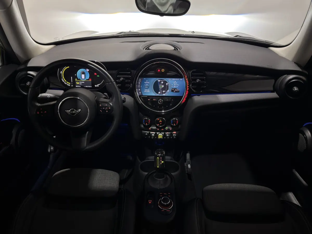 MINI Yours 33 kWh | SOH 95,3% | Panoramadak | Voorstoelen verwarmd | Apple CarPlay - Android Auto