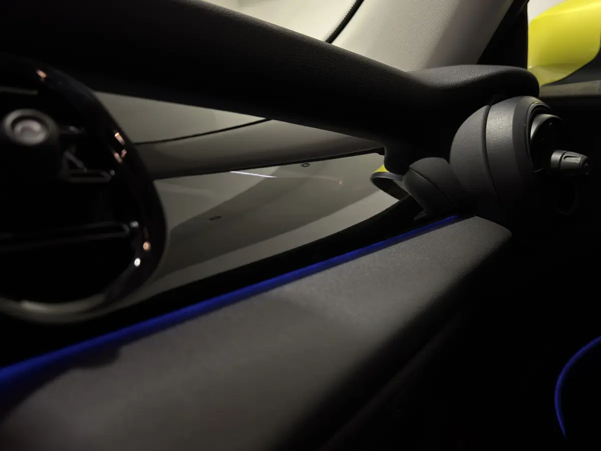 MINI Yours 33 kWh | SOH 95,3% | Panoramadak | Voorstoelen verwarmd | Apple CarPlay - Android Auto